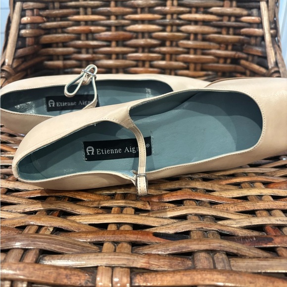 Etienne Aigner Cream Heels with Wooden Block Heel in size 10. Great condition! - Picture 8 of 15